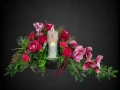 kompozycja stroik na cmentarz grób ze zniczem led gladiola róże kolory amarantowy różowy czarne tło