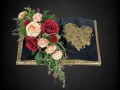 kompozycja stroik książka na cmentarz grób róże kolor herbaciany bordowy czarne tło