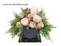 kompozycja stroik na cmentarz grób róże karczoch kolory różowy biały