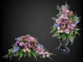 komplet na cmentarz stroik i bukiet na grób róże piwonie gladiola hortensja bez kolory fioletowy niebieski brudny róż różowy czarne tło
