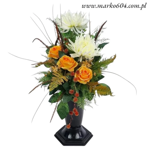 bukiet wiązanka w wazonie na cmentarz we wkładzie wazonowym na grób pomnik chryzantemy róże kolory biało-kremowy brzoskwiniowy