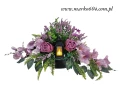 kompozycja stroik wiązanka na cmentarz z latarenką led na grób pomnik róże wrzosy gladiola kolor fiolet lawendowy